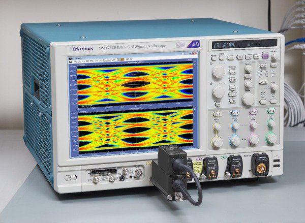 DPO7OE1-33GHz-Optical-to-Electrical-Converter-Probe-Datasheet-EN_US-15-L