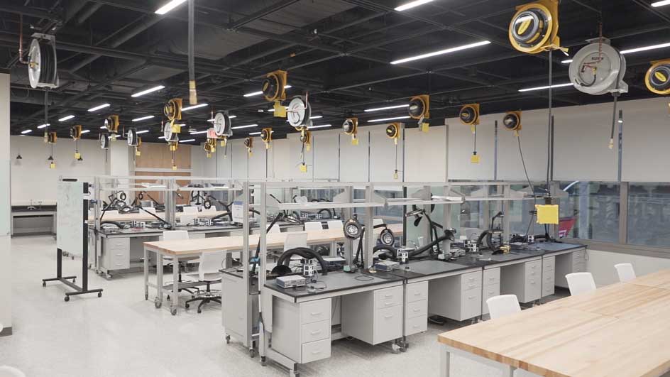 Work benches in Temple University's Ideas Hub