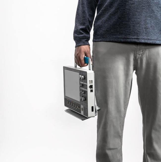 Portable oscilloscope with a detachable battery powered option – Tektronix 2 Series MSO